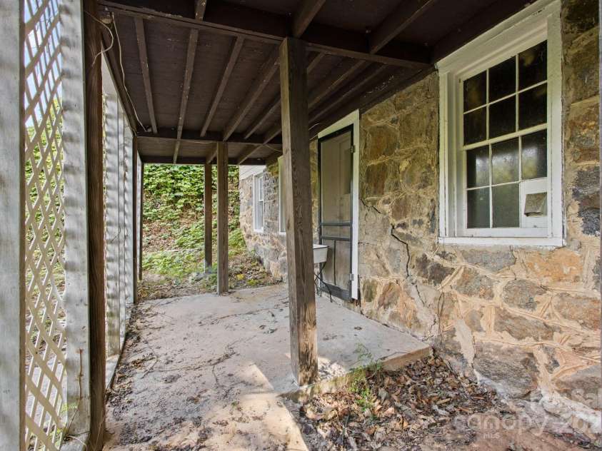 3178 US 176 Highway, Tryon, NC 28782.  MLS# CAR4287486, YatesRealty ID 31223. 