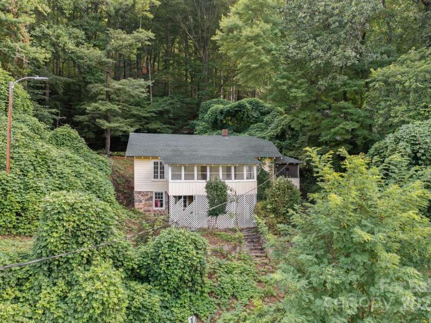 3178 US 176 Highway, Tryon, NC 28782.  MLS# CAR4287486, YatesRealty ID 31223. 