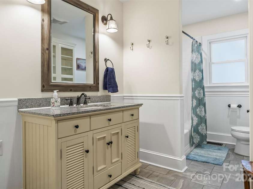 258 Broad Street, Marion, NC 28752.  MLS# CAR4287341, YatesRealty ID 31224. 