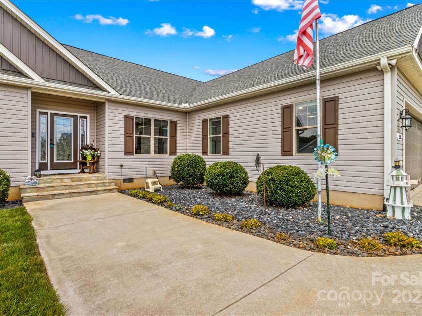 155 Greythorn Drive, Statesville, NC 28625.  MLS# CAR4282537, YatesRealty ID 31225. 