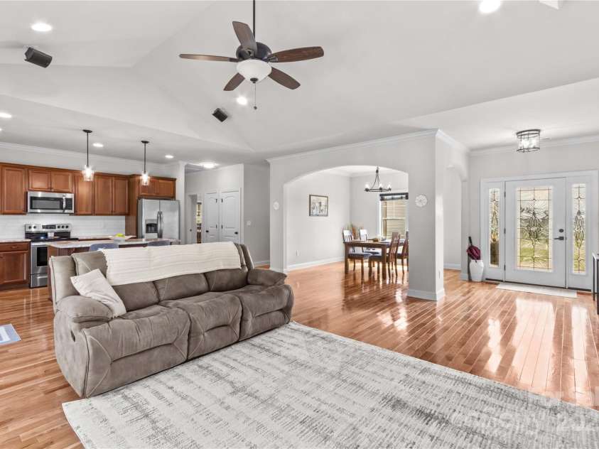 155 Greythorn Drive, Statesville, NC 28625.  MLS# CAR4282537, YatesRealty ID 31225. 