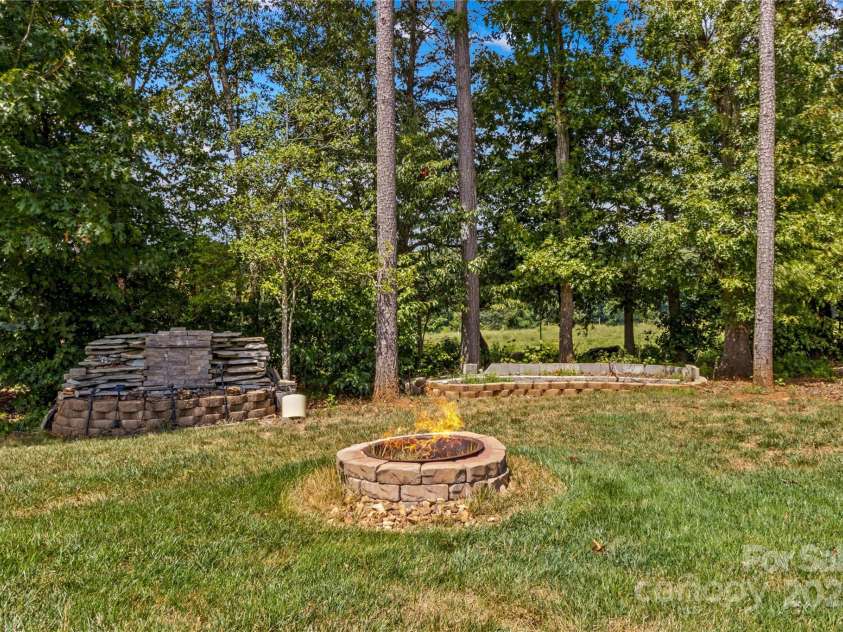 155 Greythorn Drive, Statesville, NC 28625.  MLS# CAR4282537, YatesRealty ID 31225. 