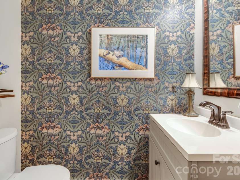 76 Louisiana Avenue, Asheville, NC 28806.  MLS# CAR4391196, YatesRealty ID 31225. Half Bath on Main