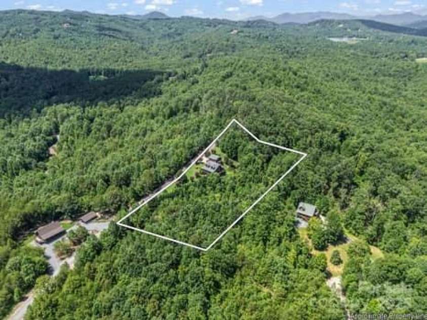 202 Panorama Drive, Nebo, NC 28761.  MLS# CAR4287111, YatesRealty ID 31226. 