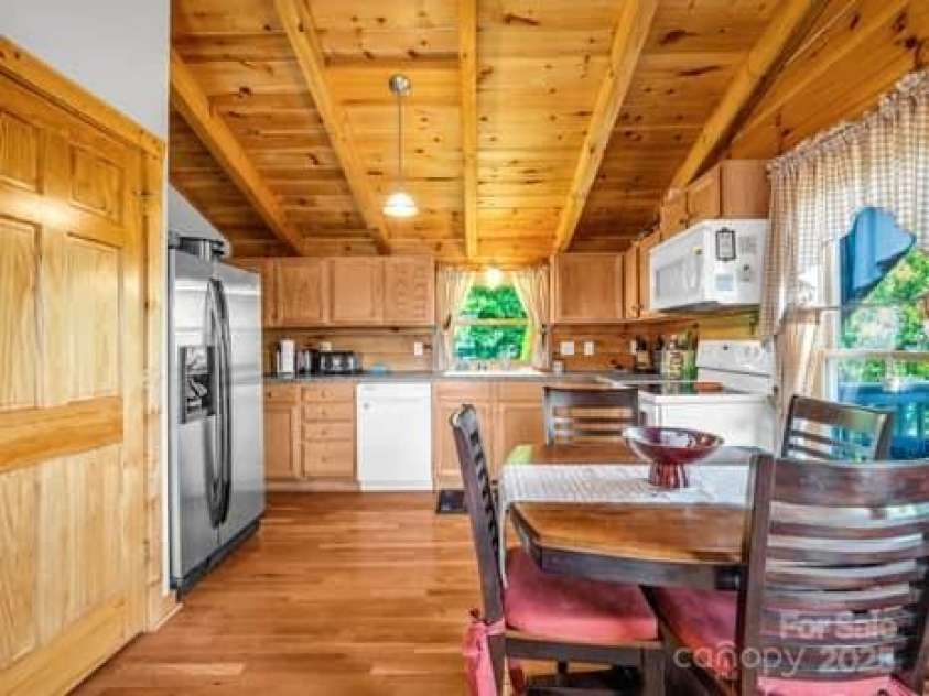 202 Panorama Drive, Nebo, NC 28761.  MLS# CAR4287111, YatesRealty ID 31226. 