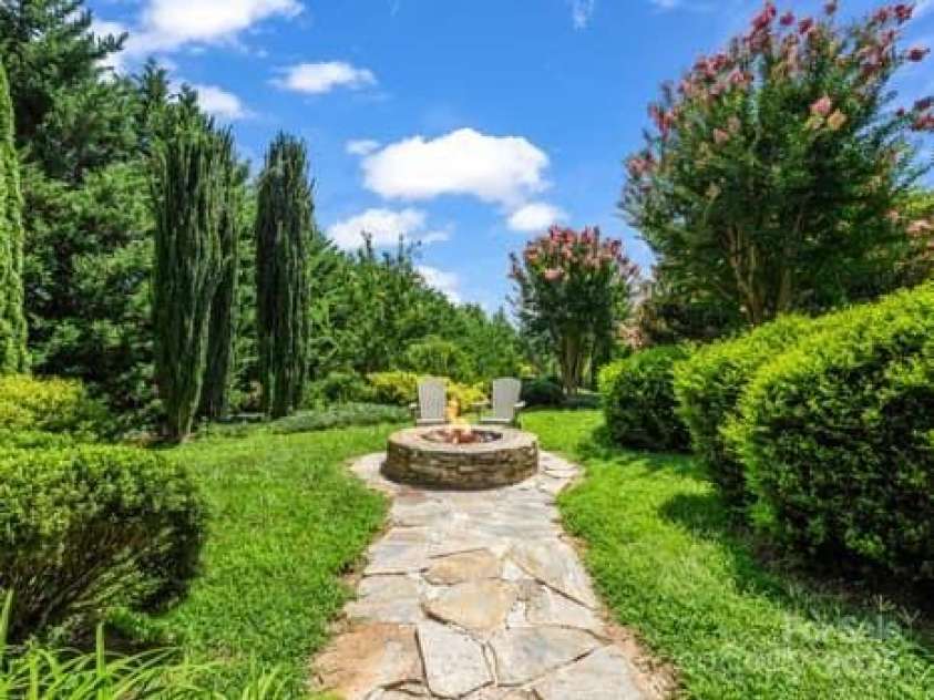 202 Panorama Drive, Nebo, NC 28761.  MLS# CAR4287111, YatesRealty ID 31226. 