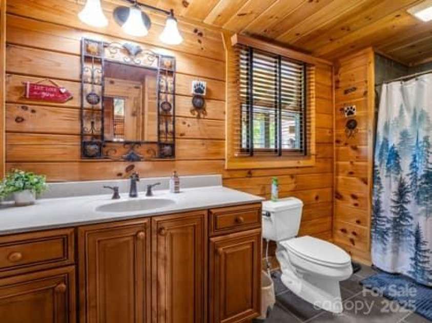 202 Panorama Drive, Nebo, NC 28761.  MLS# CAR4287111, YatesRealty ID 31226. 