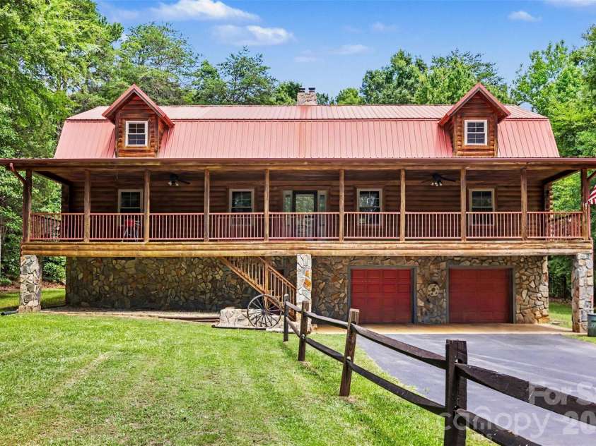 6328 Four Knights Lane, Clover, SC 29710.  MLS# CAR4394902, YatesRealty ID 31226. 