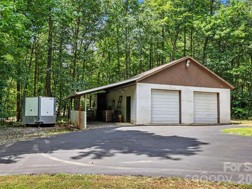 6328 Four Knights Lane, Clover, SC 29710.  MLS# CAR4394902, YatesRealty ID 31226. 