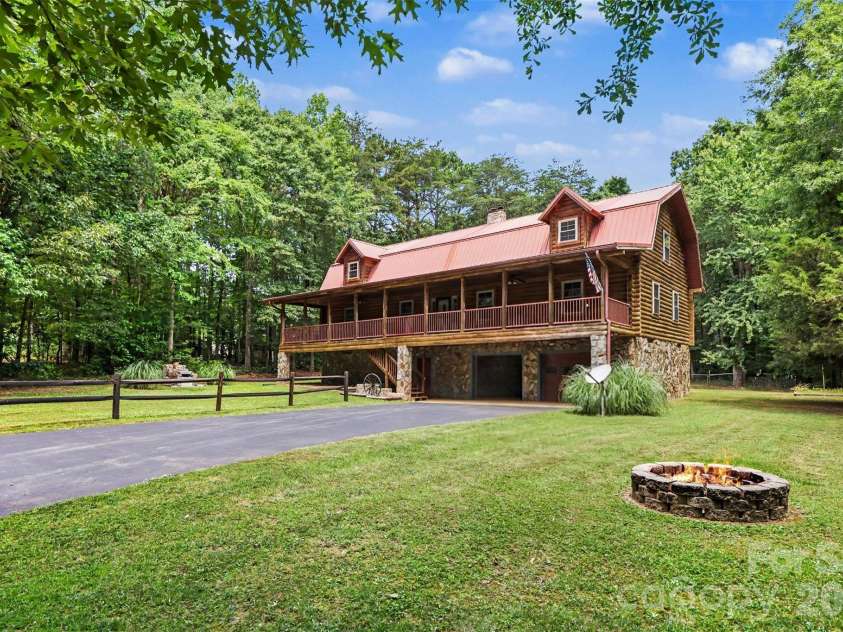6328 Four Knights Lane, Clover, SC 29710.  MLS# CAR4394902, YatesRealty ID 31226. 