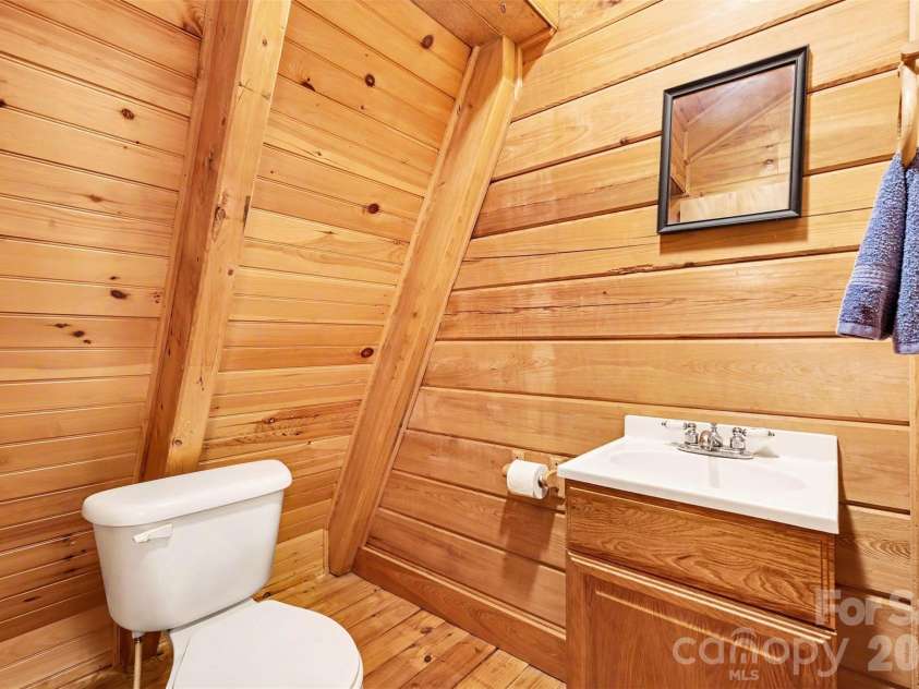 6328 Four Knights Lane, Clover, SC 29710.  MLS# CAR4394902, YatesRealty ID 31226. Half Bath