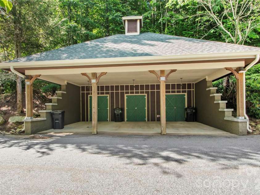 250 Creekside Way, Burnsville, NC 28714.  MLS# CAR4389372, YatesRealty ID 31227. 