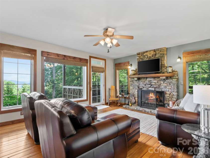 250 Creekside Way, Burnsville, NC 28714.  MLS# CAR4389372, YatesRealty ID 31227. 