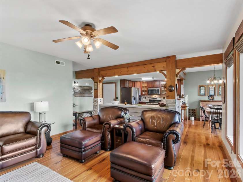 250 Creekside Way, Burnsville, NC 28714.  MLS# CAR4389372, YatesRealty ID 31227. 