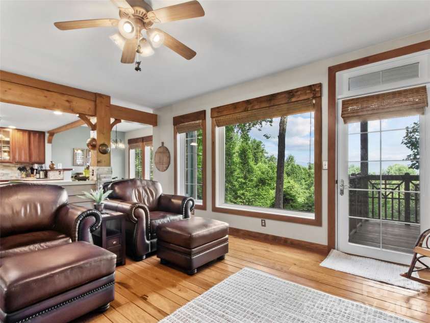 250 Creekside Way, Burnsville, NC 28714.  MLS# CAR4389372, YatesRealty ID 31227. 