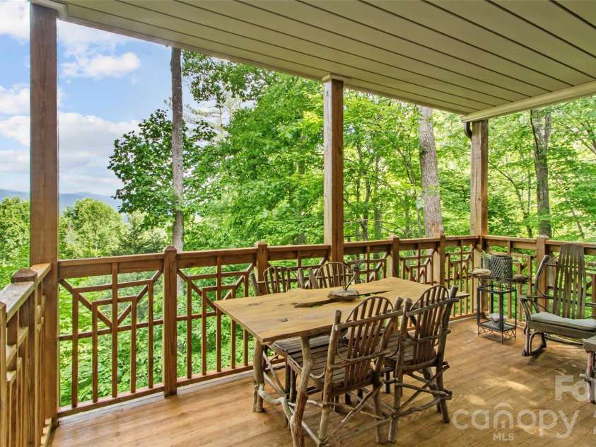 250 Creekside Way, Burnsville, NC 28714.  MLS# CAR4389372, YatesRealty ID 31227. 