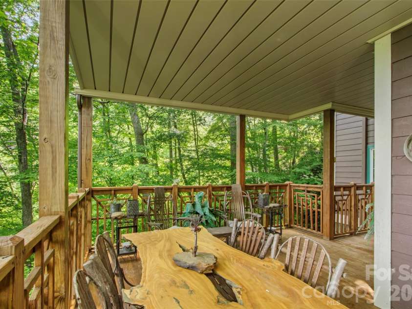 250 Creekside Way, Burnsville, NC 28714.  MLS# CAR4389372, YatesRealty ID 31227. 