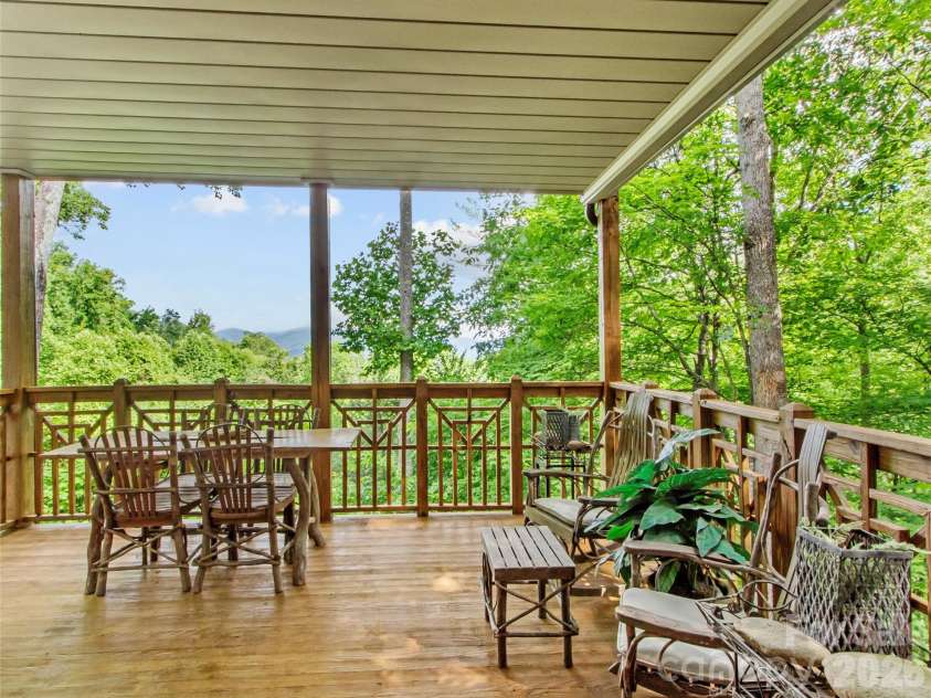 250 Creekside Way, Burnsville, NC 28714.  MLS# CAR4389372, YatesRealty ID 31227. 