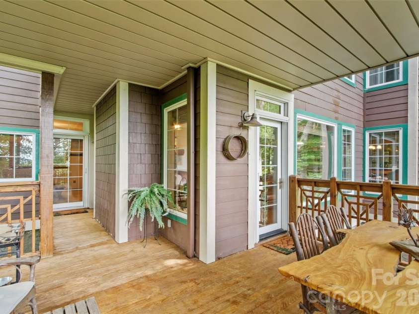 250 Creekside Way, Burnsville, NC 28714.  MLS# CAR4389372, YatesRealty ID 31227. 