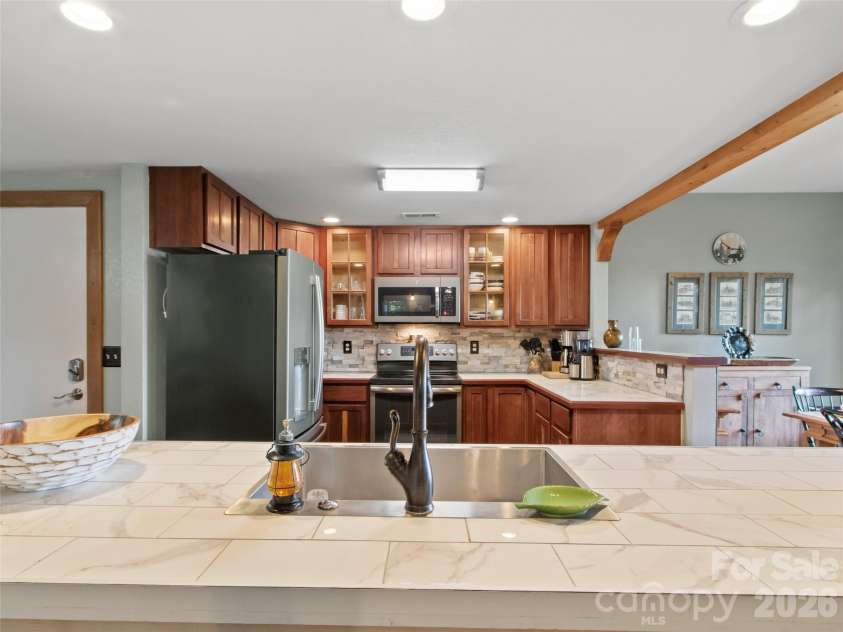 250 Creekside Way, Burnsville, NC 28714.  MLS# CAR4389372, YatesRealty ID 31227. 