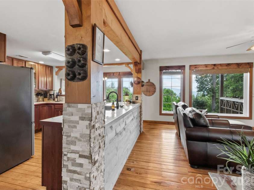 250 Creekside Way, Burnsville, NC 28714.  MLS# CAR4389372, YatesRealty ID 31227. 