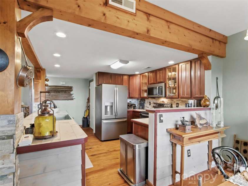 250 Creekside Way, Burnsville, NC 28714.  MLS# CAR4389372, YatesRealty ID 31227. 