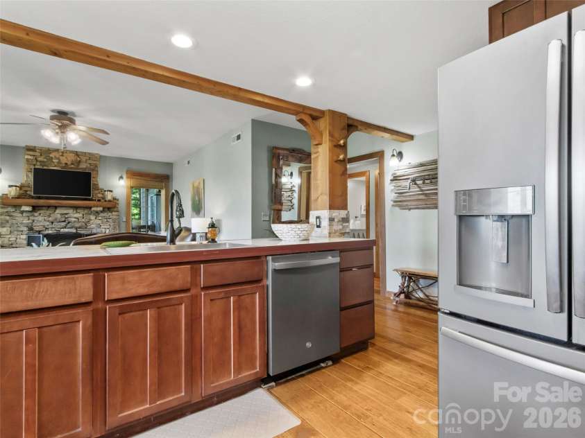 250 Creekside Way, Burnsville, NC 28714.  MLS# CAR4389372, YatesRealty ID 31227. 