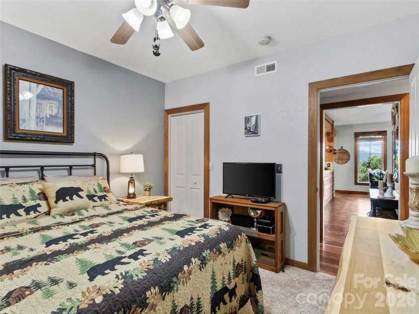 250 Creekside Way, Burnsville, NC 28714.  MLS# CAR4389372, YatesRealty ID 31227. 