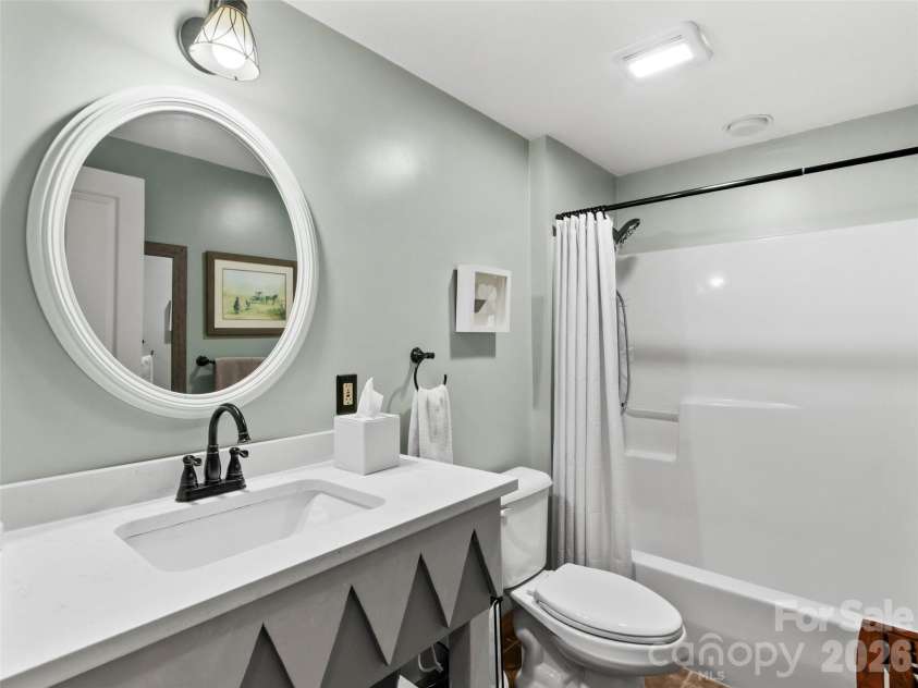 250 Creekside Way, Burnsville, NC 28714.  MLS# CAR4389372, YatesRealty ID 31227. 