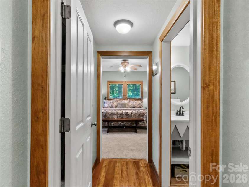 250 Creekside Way, Burnsville, NC 28714.  MLS# CAR4389372, YatesRealty ID 31227. 
