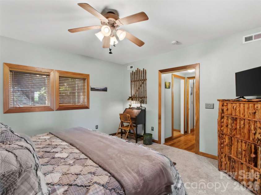 250 Creekside Way, Burnsville, NC 28714.  MLS# CAR4389372, YatesRealty ID 31227. 