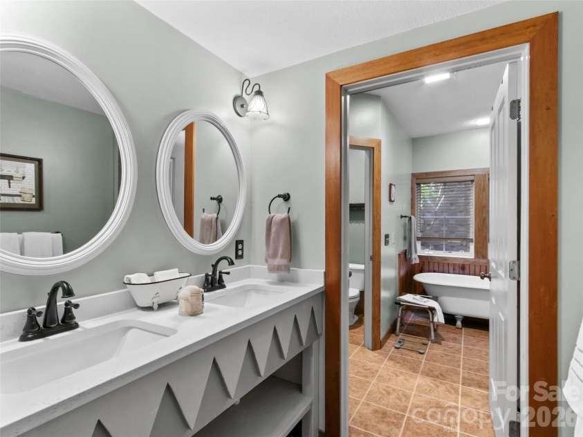 250 Creekside Way, Burnsville, NC 28714.  MLS# CAR4389372, YatesRealty ID 31227. 