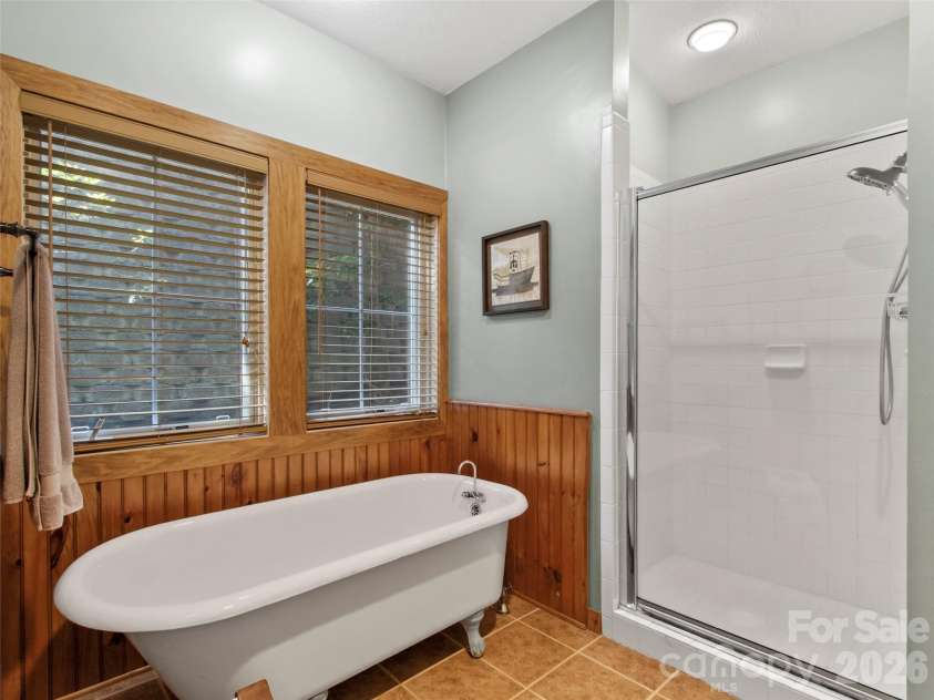 250 Creekside Way, Burnsville, NC 28714.  MLS# CAR4389372, YatesRealty ID 31227. 