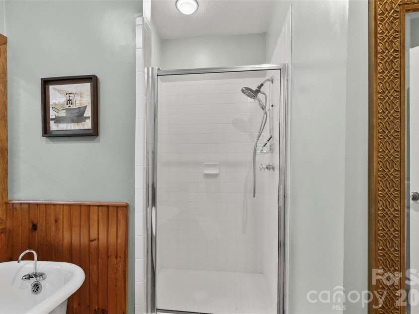 250 Creekside Way, Burnsville, NC 28714.  MLS# CAR4389372, YatesRealty ID 31227. 