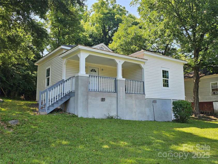 31 Poplar Street, Great Falls, SC 29055.  MLS# CAR4279491, YatesRealty ID 31227. 