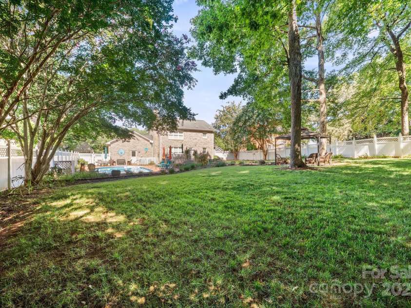 1948 Twin Ponds Drive, Hickory, NC 28602.  MLS# CAR4285877, YatesRealty ID 31228. Backyard 3