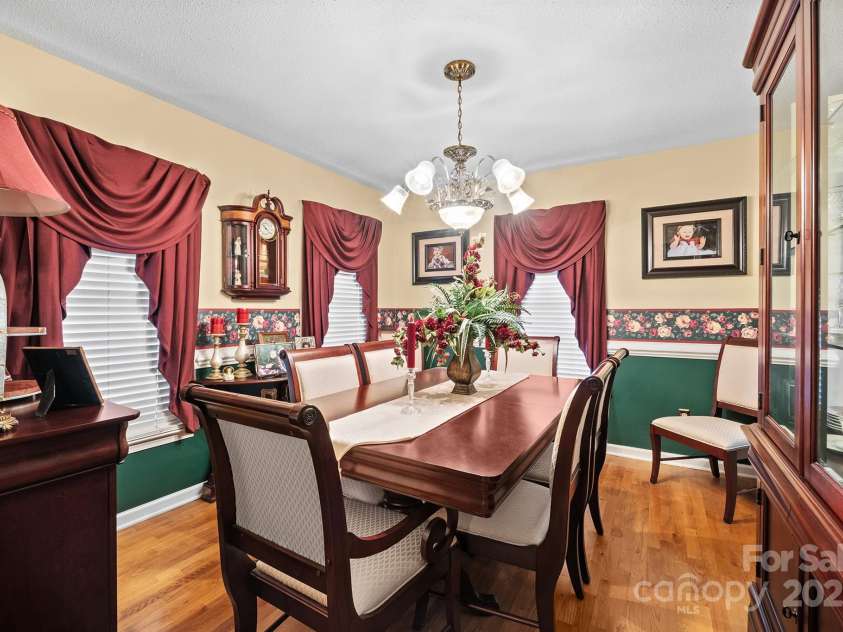 1948 Twin Ponds Drive, Hickory, NC 28602.  MLS# CAR4285877, YatesRealty ID 31228. Formal Dining Room