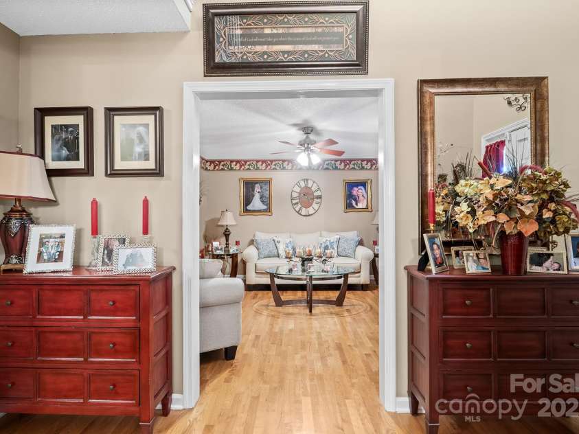 1948 Twin Ponds Drive, Hickory, NC 28602.  MLS# CAR4285877, YatesRealty ID 31228. Foyer Left View