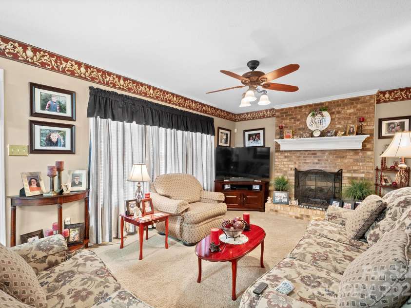 1948 Twin Ponds Drive, Hickory, NC 28602.  MLS# CAR4285877, YatesRealty ID 31228. Living Room View 2