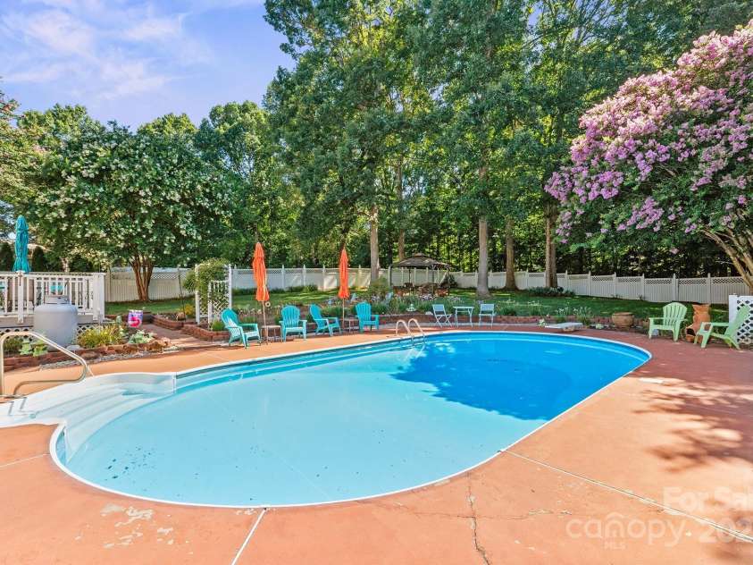 1948 Twin Ponds Drive, Hickory, NC 28602.  MLS# CAR4285877, YatesRealty ID 31228. Pool