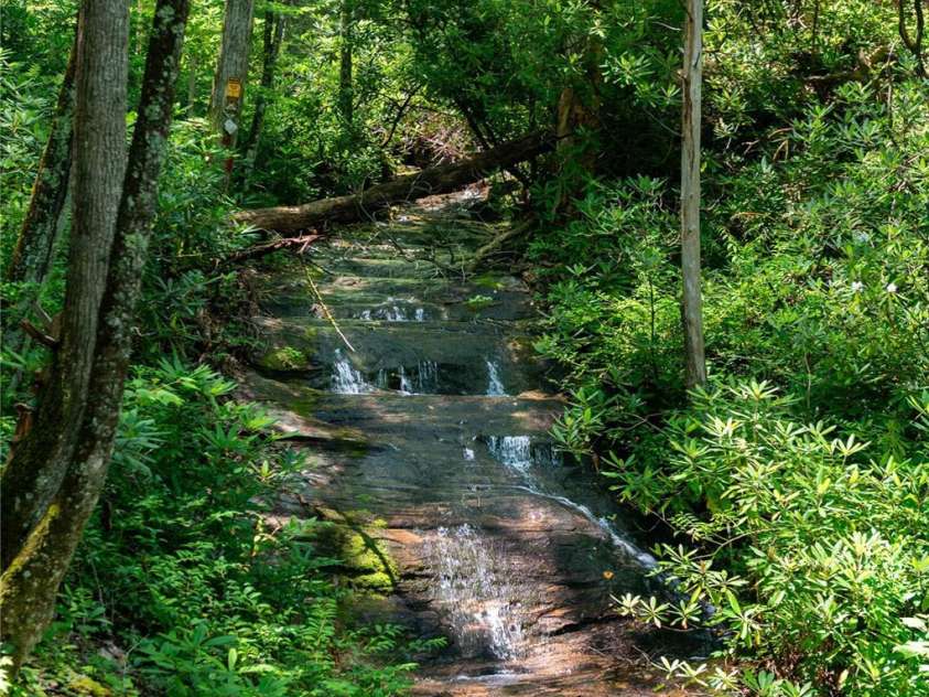 238 Falling Water Drive, Burnsville, NC 28714.  MLS# CAR4284318, YatesRealty ID 31229. 