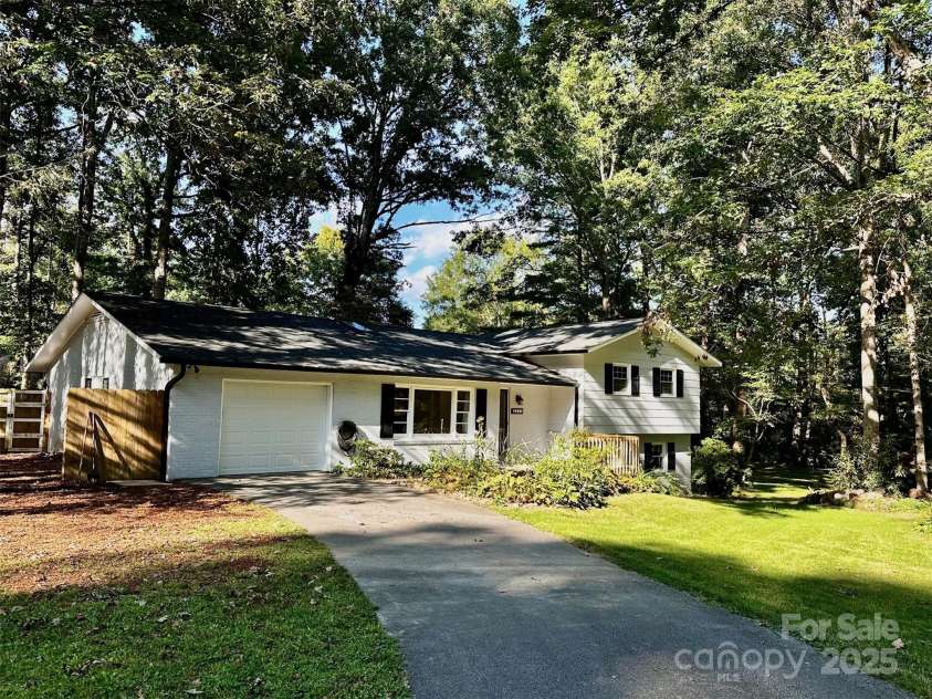 3238 Debbie Drive, Hendersonville, NC 28791.  MLS# CAR4302497, YatesRealty ID 3123. 