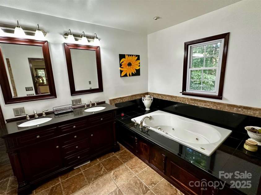 3238 Debbie Drive, Hendersonville, NC 28791.  MLS# CAR4302497, YatesRealty ID 3123. 
