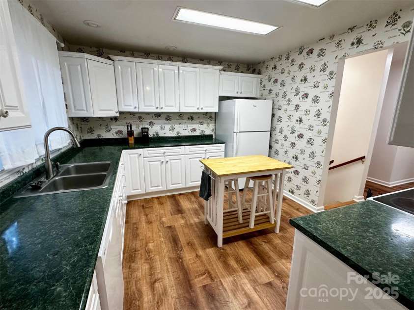 3238 Debbie Drive, Hendersonville, NC 28791.  MLS# CAR4302497, YatesRealty ID 3123. Light, Bright Kitchen!