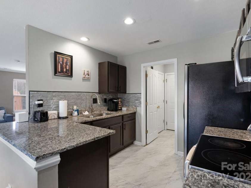 15210 Pangborn Place, Charlotte, NC 28278.  MLS# CAR4282175, YatesRealty ID 31230. 