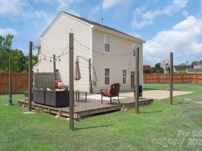 15210 Pangborn Place, Charlotte, NC 28278.  MLS# CAR4282175, YatesRealty ID 31230. 