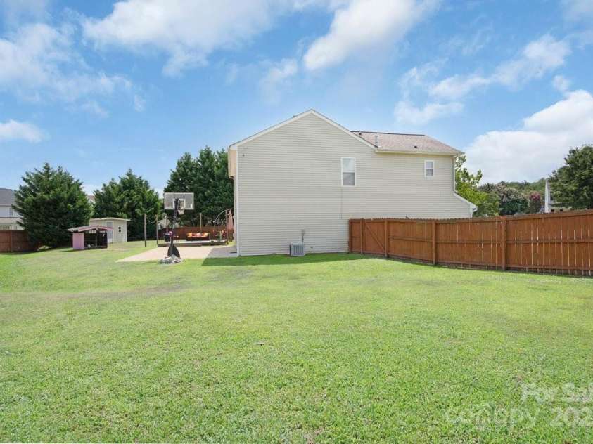 15210 Pangborn Place, Charlotte, NC 28278.  MLS# CAR4282175, YatesRealty ID 31230. 