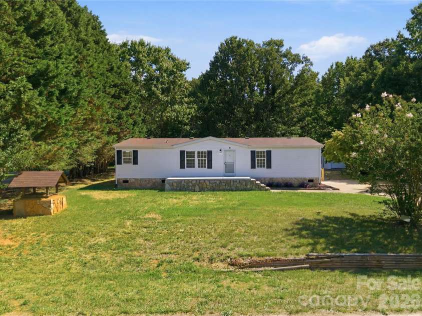 3940 Teaberry Lane, Newton, NC 28658.  MLS# CAR4394947, YatesRealty ID 31230. 