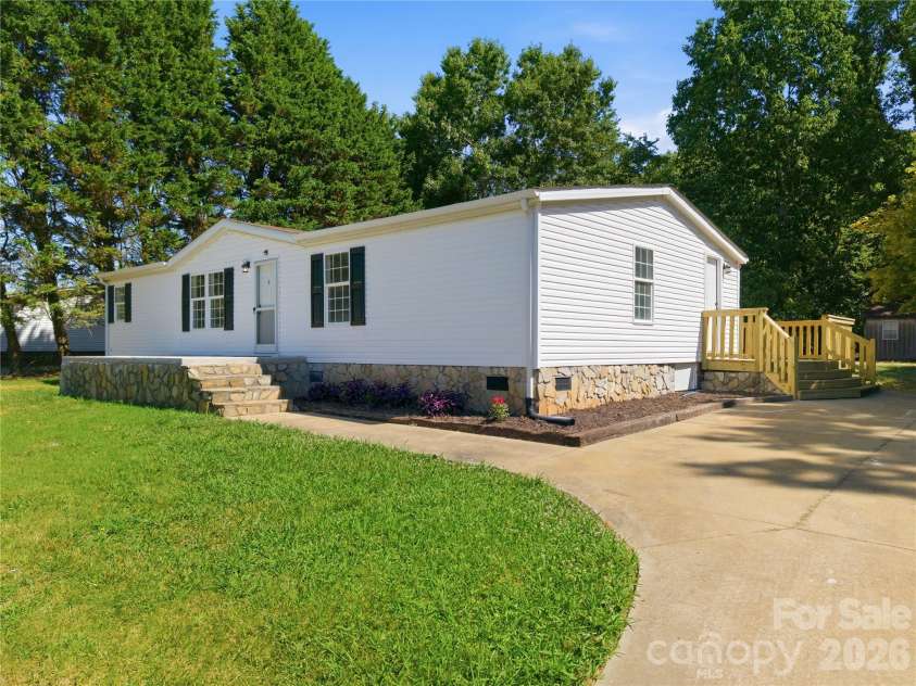 3940 Teaberry Lane, Newton, NC 28658.  MLS# CAR4394947, YatesRealty ID 31230. 