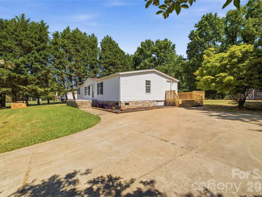 3940 Teaberry Lane, Newton, NC 28658.  MLS# CAR4394947, YatesRealty ID 31230. 